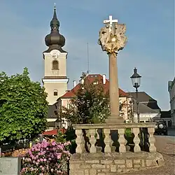 Stadtpfarrkirche und Dreifaltigkeitssäule