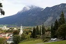 Kiefersfelden mit dem Kaisergebirge im Hintergrund (Unterinntal)