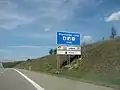 Hinweis auf die Raststätte "Altenburger Land" in 6 km Entfernung (auf der A&nbsp;4). Unterhalb des Schildes gibt es Hinweise auf die Ausstattung und die nächste Tankmöglichkeit