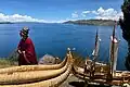 Ein Aymara-Bootsbauer am Titicaca-See / Bolivien