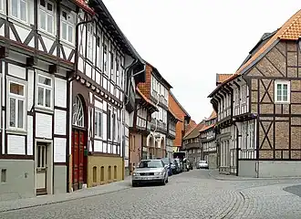 In der Altstadt ist die Fachwerk­bebauung fast durchgehend erhalten.