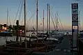 Marina bei Nacht