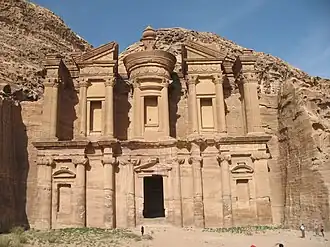 Das Kloster Ed Deir auf dem Berg