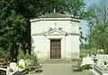 Kalkstein-Mausoleum
