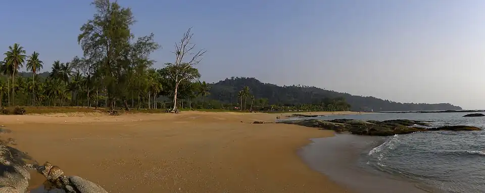 Panorama des Strands von Khao Lak