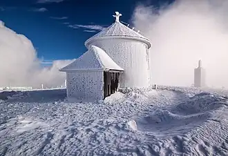 Kapelle St. Laurentius auf dem Schnee