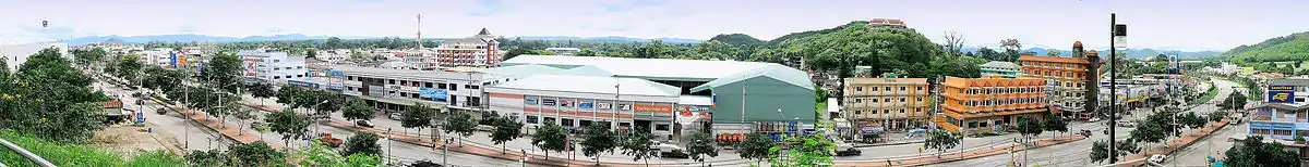 Panorama der Hauptstraße von Pak Chong