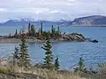 Blick vom Alaska Highway auf den Kluane Lake