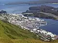 Die Stadt Kodiak vom Pillar Mountain (387 m) aus