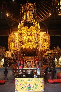 Prachtvoll: Buddha im Longhua Tempel
