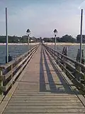 Die Seebrücke mit Blick auf den Ort