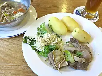 Kalbskronfleisch mit gehobeltem Meerrettich