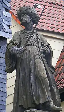 Türkenstatue gegenüber dem Rathaus