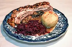 Mecklenburger Rippenbraten mit Kloß und Rotkohl