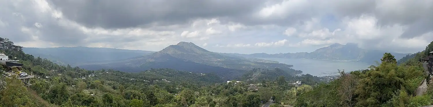 Blick von einem beliebten -number-view Aussichtspunkt-8.282761115.3647 an der Hauptstraße