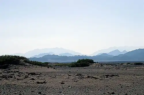 Blick nach Westen auf die Gebirge