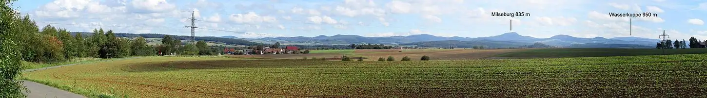 Sehenswert: Das Rhönpanorama im Bereich des Routenbeginns.