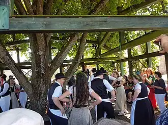 Tanz auf der Linde
