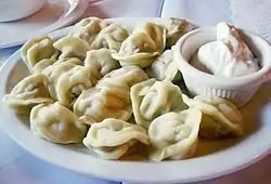 Pelmeni mit Sauerrahm