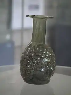 Parfümflasche mit Doppelgesicht, Maryam Anza