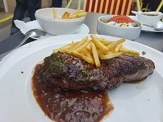Pferdesteak mit Knoblauchsoße im Restaurant Um Dierfgen