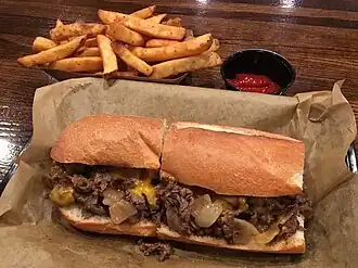 Philly Cheesesteak mit Pommes