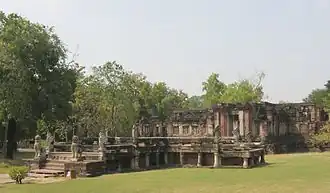 Südlicher Zugang zum Tempel über die „Naga-Brücke“