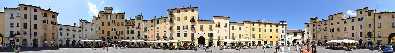 Rundumsicht der Piazza dell’Anfiteatro