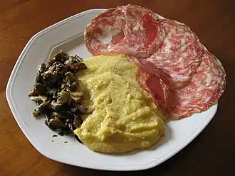 Sopressa mit Polenta und Pilzen