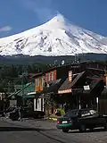 Die Ortschaft Pucon mit dem Vulkan Villarrica / Chile