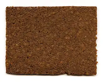 Eine Scheibe Pumpernickel