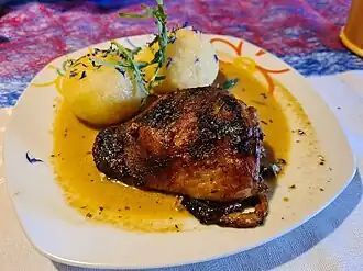 Putenbraten mit Klößen
