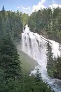 Die Pyramid Creek Falls vom Zug aus / British Columbia