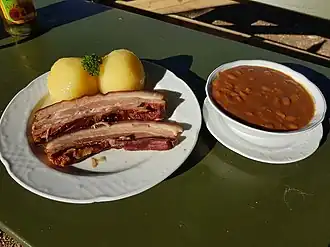 Rauchfleisch mit Bohnakern und Klöß