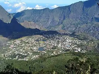 Cilaos und Cirque de Cilaos, Ansicht von Nordosten