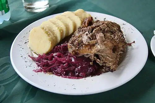 Pečená kachna - Gebratene Ente mit Kraut und Knödeln