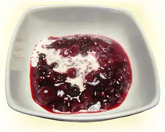 Rote Grütze mit Sahne