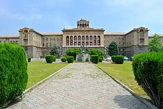 Verwaltungsgebäude der Stahlwerke von Rustawi