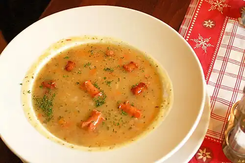 Sächsische Kartoffelsuppe mit Würstchen