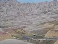 Der South Dakota Highway  in den Badlands