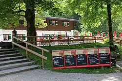 Der Biergarten der Gaststätte Saletalm