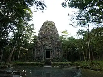 Tempel und Wasserbecken