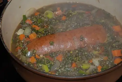 Saucisse de Morteau mit Linsen
