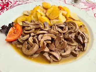 Saure Nieren mit Röstkartoffeln