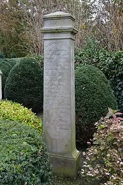 Grabmal auf dem Gemeindefriedhof