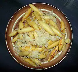 Bauchstechala mit Sauerkraut
