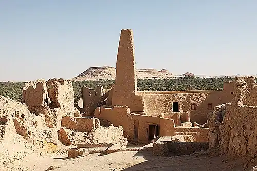 Siedlungsreste und Minarett auf dem Burgberg