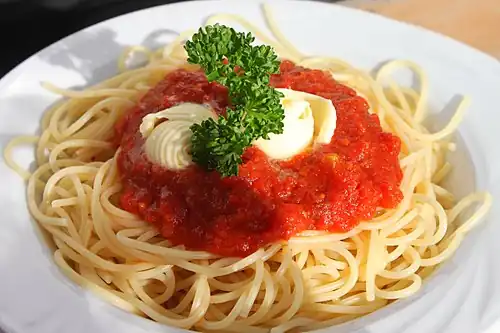 Spaghetti mit Tomatensoße