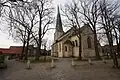 Johanniskirche inmitten ihres Kirchplatzes