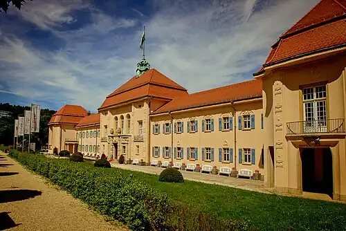 Das Eingangsgebäude des König-Albert-Bads